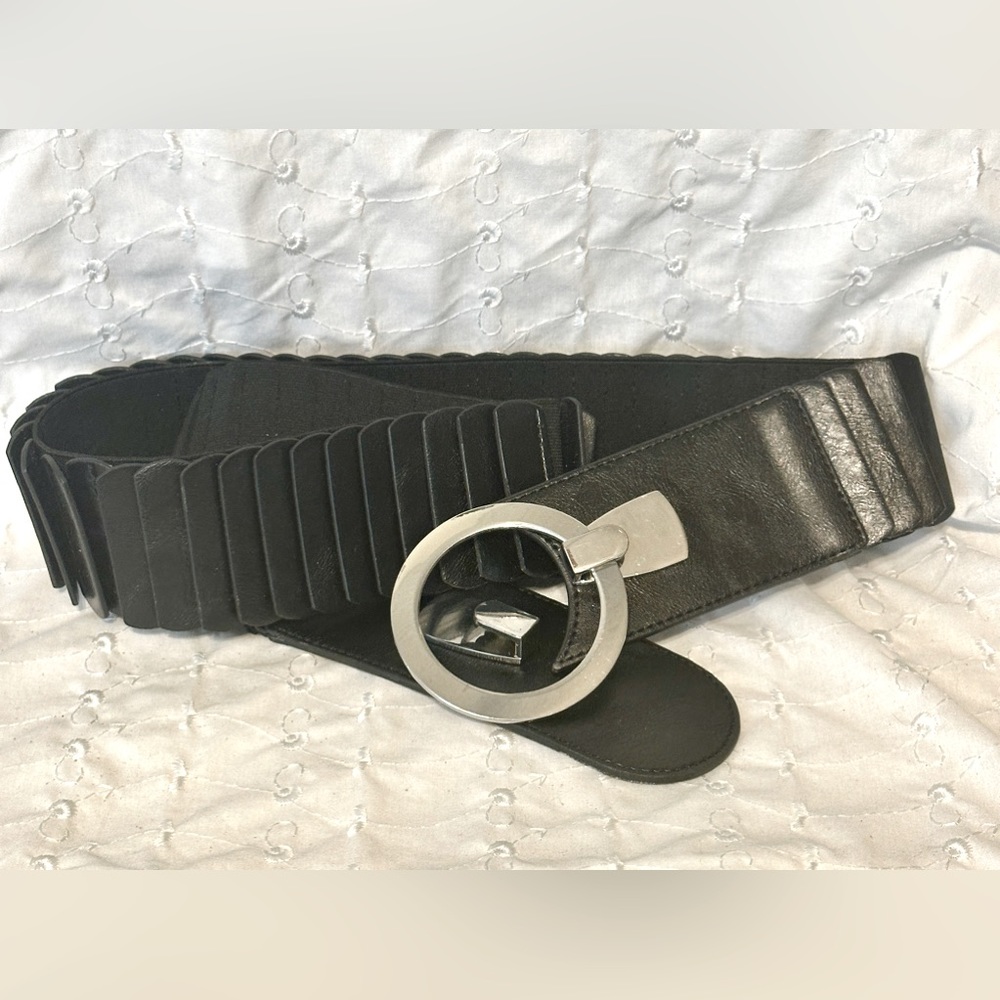 CHICOS L Extra Wide Belt with Silver Buckle. EUC